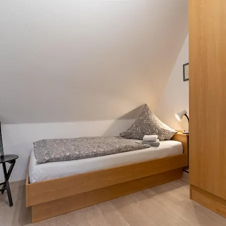 Mit Kamin In Einer Eigentumswohnung, Cleaning Included * Böhl