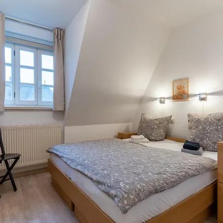 Mit Kamin In Einer Eigentumswohnung, Cleaning Included *